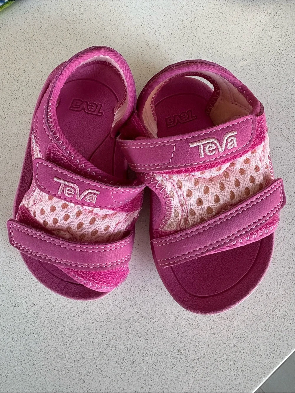 Teva XLT Psyclone Mesh Pink Sandals size 4